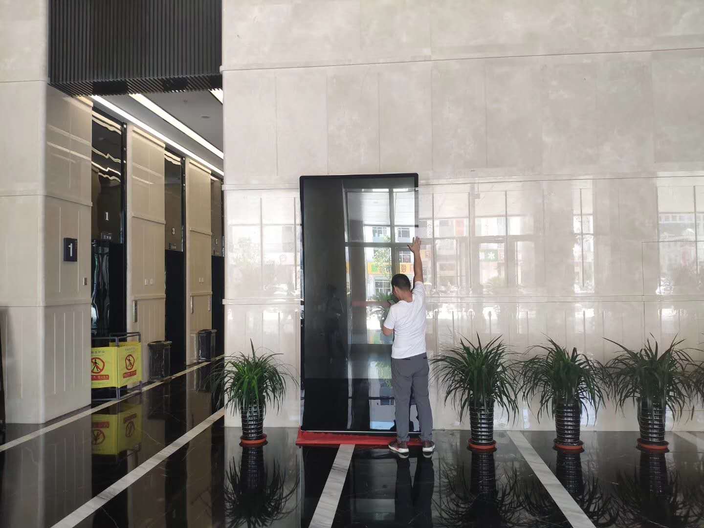 98寸落地广告机